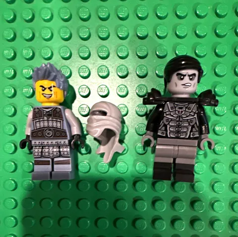 LEGO Mini-figures Ash and Shade fully complete without accessories