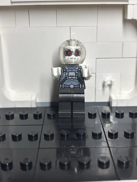 Lego DC Batman Mr Freeze Minifigure (76118) sh587