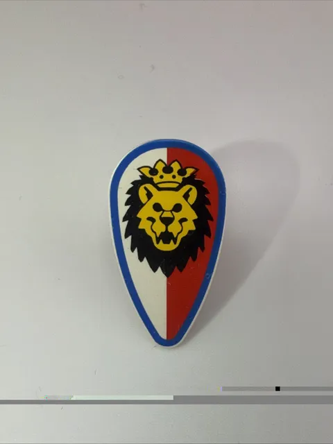 LEGO 2586p4d Shield Lion Head Oval Sets 6044 6078 6090 9376 White Red Background