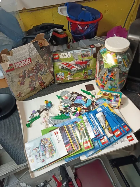 Big Lot Of Legos 26 Manuals Marvel Star Wars All Sorts Of Other Sets Pieces