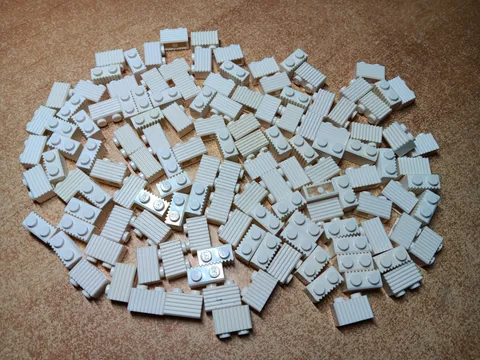 LEGO BULK LOT OF 130 WHITE MODIFIED BRICKS 1X2 WITH GRILLE #2877