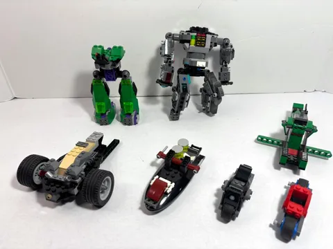 LEGO Heroes partials LOT: lex 6862 + 79102 + 76046 Mech, bike, boat etc.