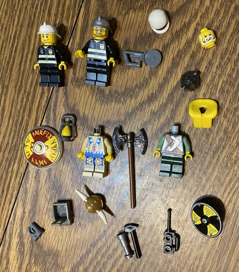 LEGO Misc Minifigure And Accessories Lot 2Mini Figures 2 Body Only Figures