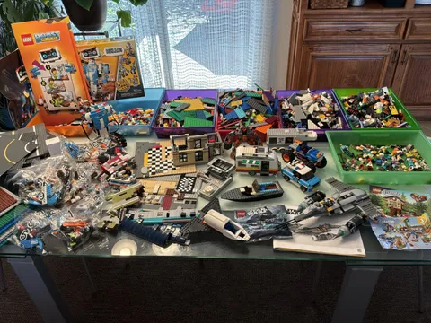 Mega LEGO Lot 42 Lb Random Bulk, Broken Sets, and Mini Figures. See Photos!