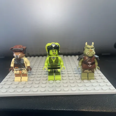 LEGO Star Wars Minifigure Lot w/ Oola & boushh and gamorrean guard 