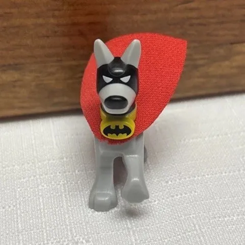 LEGO - Super Heroes - Ace the Bat-Hound (Dog) Mini Figure Kryptos Red Cape