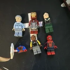LEGO 76083 Minifigures and extra