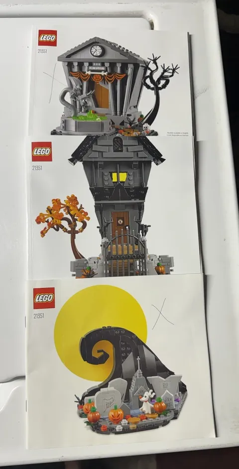 LEGO® Ideas 21351 Disney Tim Burton's The Nightmare Before Christmas Instruction