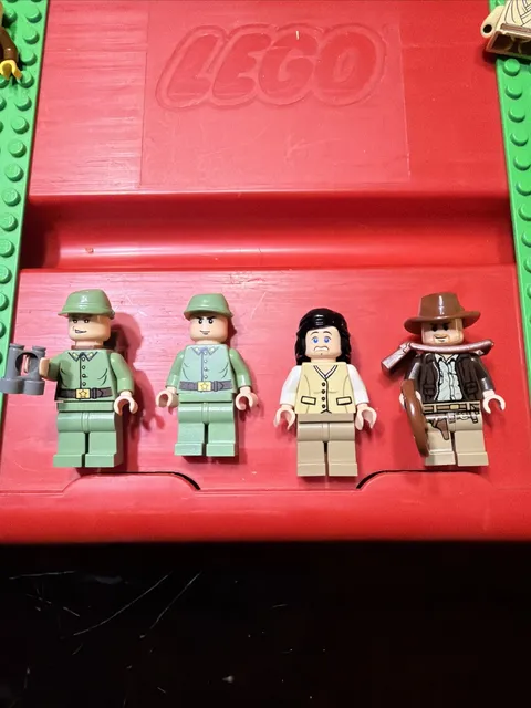 Lego Indiana Jones Crystal Skull Minifigures from Set 7625 River Chase
