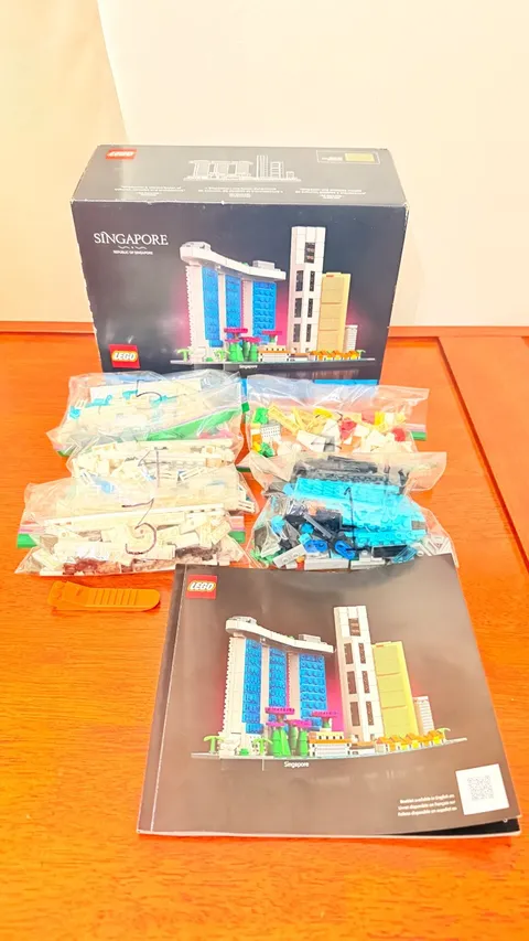 LEGO ARCHITECTURE: Singapore (21057) - carefully repackaged w/instructions
