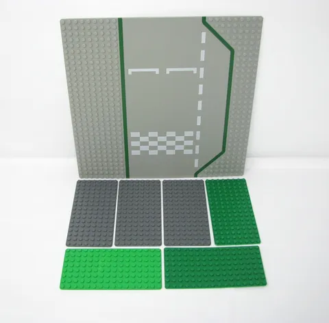 LEGO Baseplate Road 32x32 Lane With Race Track 425p01 plus 6 8x16 plates 4551