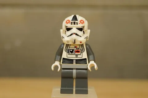 LEGO Minifigure Toy SW0262 AT-AT DRIVER Star Wars 2010 From Sets 8084 8129
