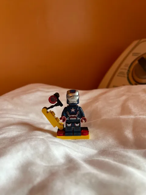 LEGO  Iron Patriot Minifigure Complete Rare Marvel