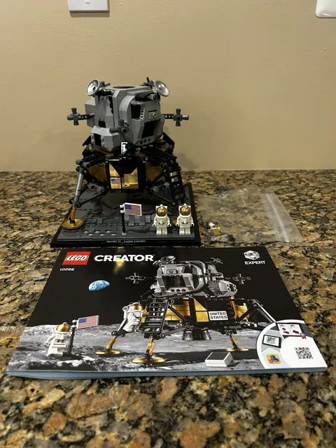 LEGO CREATOR: NASA Apollo 11 Lunar Lander (10266)