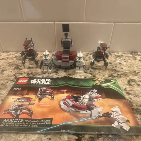 LEGO Star Wars 75000 Clone Troopers vs Droidekas Battle Pack 124pcs No Box