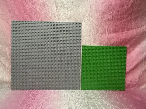 LEGO Green (10x10) & Gray (15x15) Baseplates Lot 2 Pieces