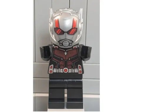 Brand new LEGO Ant-Man Minfigure from set 76323 unassembled