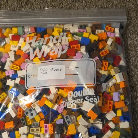 LEGO Bulk Lot 900+ Mixed Multicolor Plastic Bricks & Pieces in Polybag