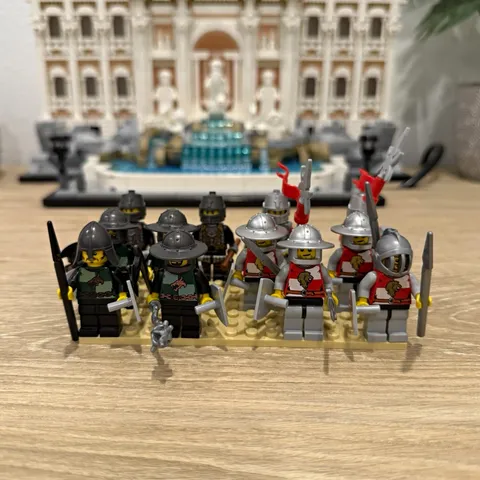 LEGO Kingdoms Minifigure Army Lot 12 Lion Dragon Knights cas514 cas493