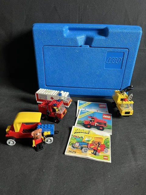 Lego 1983 Blue Plastic Storage Container Hard Case  Plus  A HUGE Octan Lot