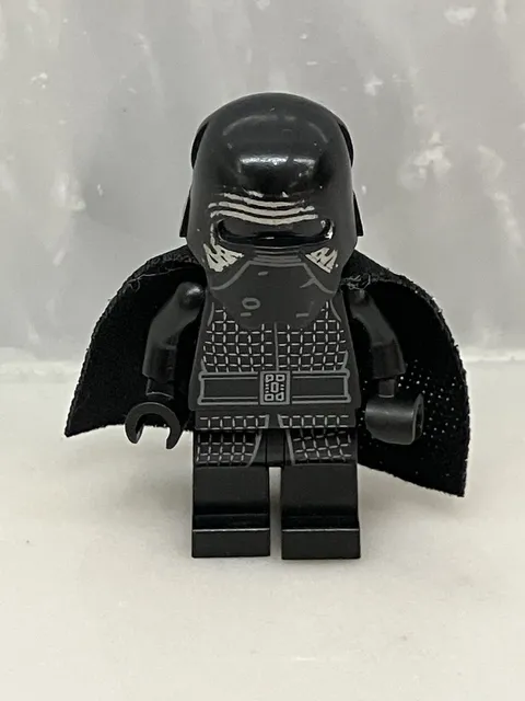 LEGO Star Wars Episode 7 Kylo Ren Minifigure with Helmet and Cape Damaged