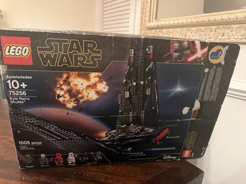 LEGO Star Wars Kylo Ren's Shuttle 75256 Complete Set with 3 Minifigures
