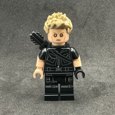 LEGO Super Heroes Hawkeye - Black Suit and Quiver Minifigure Set 76354