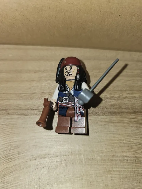 LEGO JACK SPARROW MINFIG Pirates of the Caribbean POC024 Tricorne Hat Blue Vest