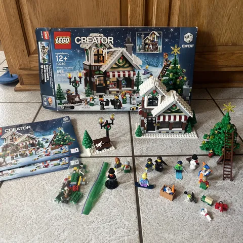 LEGO Creator Expert Winter Toy Shop 10249 Complete w/figs & manual, no box