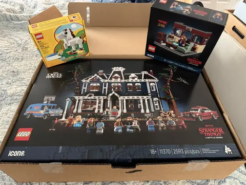 Lego Stranger Things: The Creel House & WSQK Radio Station. Both New & Sealed 