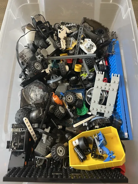 LEGO Bulk Lot, Technic, Wheels, & Vehicle Parts and Pieces in Multicolor 4.1 lbs
