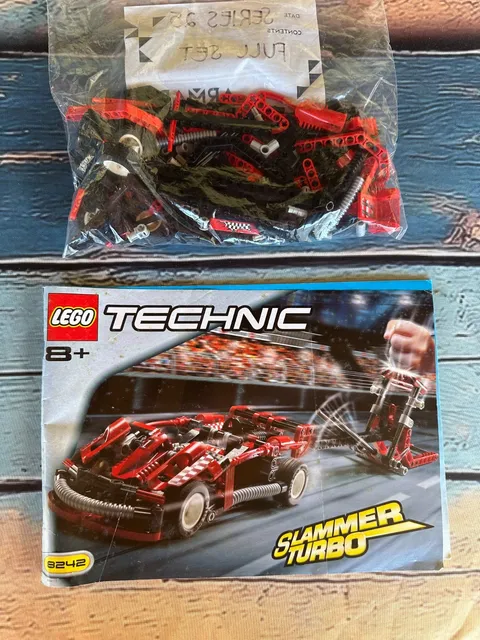 LEGO TECHNIC: Slammer Turbo (8242) 100% complete with instructions.