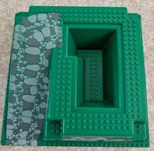 VG+ LEGO Baseplate Raised 32 x 32 Ramp Pit Green w Black Gray Rocks 6082 2552