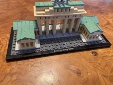 LEGO ARCHITECTURE: Brandenburg Gate (21011) 100% complete, no box/book/extras