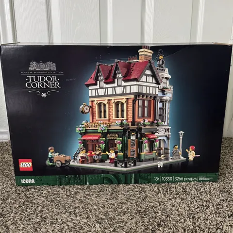 LEGO® Set 10350 - Tudor Corner - NEW/SEALED/MINT