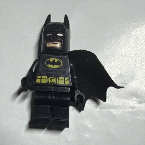 LEGO Batman Minifigure Black Suit w/ Black Cape and Cowl Helmet sh0016