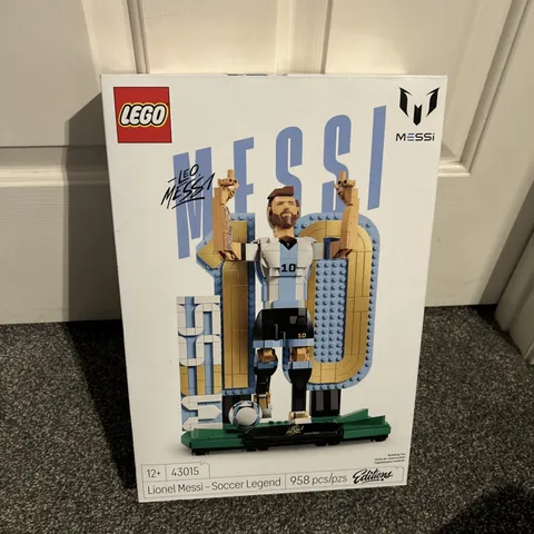 Authentic LEGO Soccer Legend -  Lionel Messi (43015) 958 Pieces Brand New