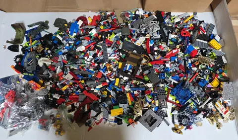 18 lb Mixed LEGO Bulk Lot 90%+ Genuine Vintage, Star Wars, Halo Mega Bloks