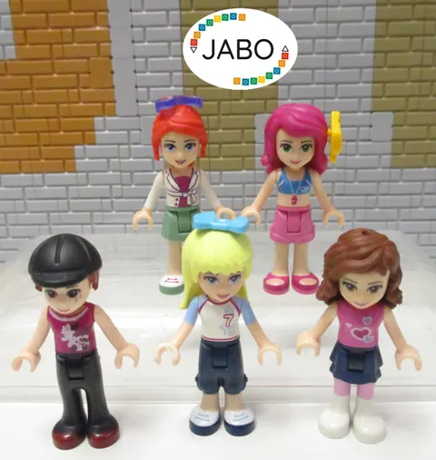 (T10/1/8) Lego Friends 5 Figures Minifigures