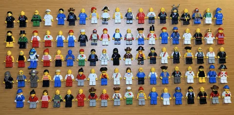 HUGE Vintage LEGO Minifigure Lot 130+ Town Pirates Space Star Wars Parts