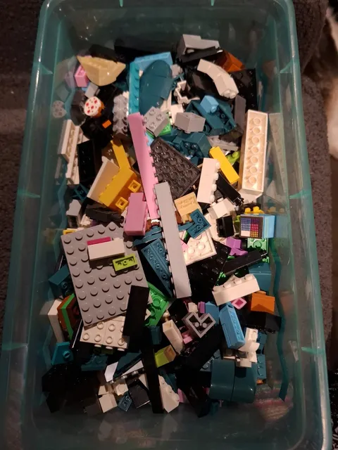 LEGO Mixed Bulk Bricks & Parts Lot Multicolor Plastic Pieces in Box Over 680