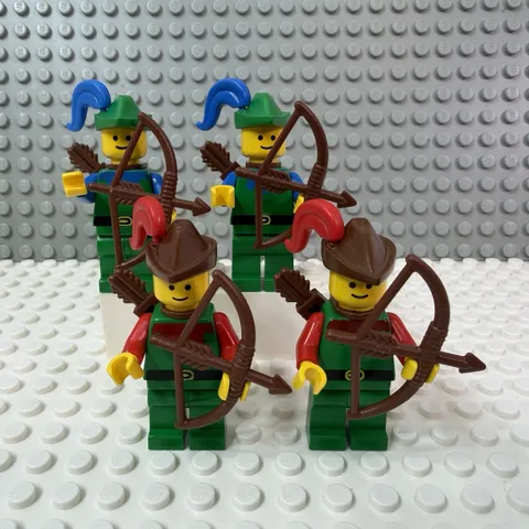 4 LEGO Minifigure Castle Forestman 2 Cas132a Blue W/ Blue & 2 Ca284 Red W/Red