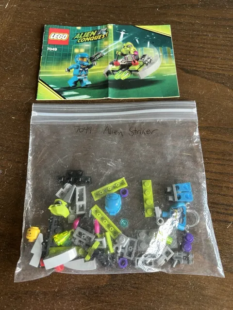 LEGO 7049 Alien Conquest Striker 100% Complete with Instructions No Box Retired