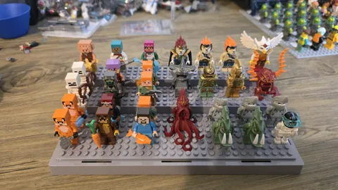 30 LEGO Minifigures: Atlantis, Minecraft, Chima Themes