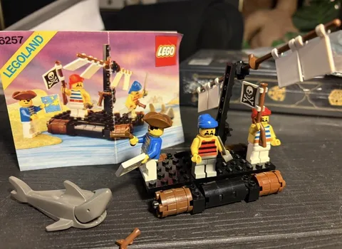 LEGO 6257 Castaway's Raft 100% complete with instruction manual pirate