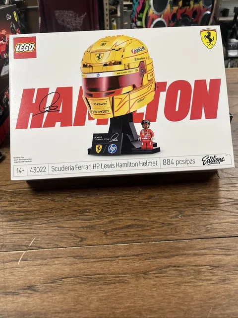LEGO Editions Scuderia Ferrari HP Lewis Hamilton Helmet 43022**NEW**884pcs