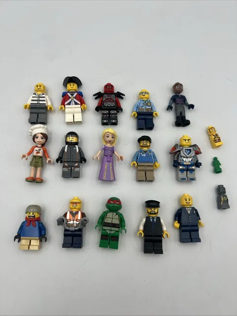 LEGO Minifigures Lot - 15 Figures - Lot 4