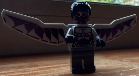 LEGO Super Heroes Falcon Light Bluish Gray Dark Red Wings SH0261 Minifigure