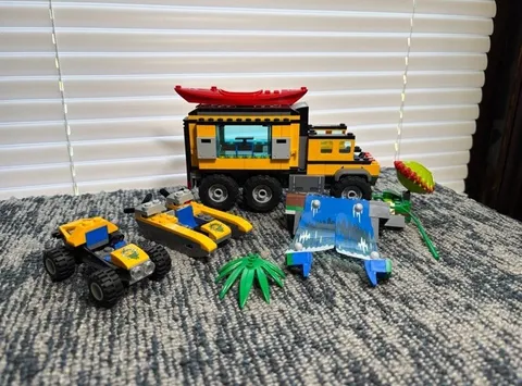 LEGO City Jungle Mobile Lab, Jungle Vehicle/Boat