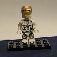 LEGO Marvel Space Iron Man Minifigure White Armor Suit w/ Gold Helmet, 1pc